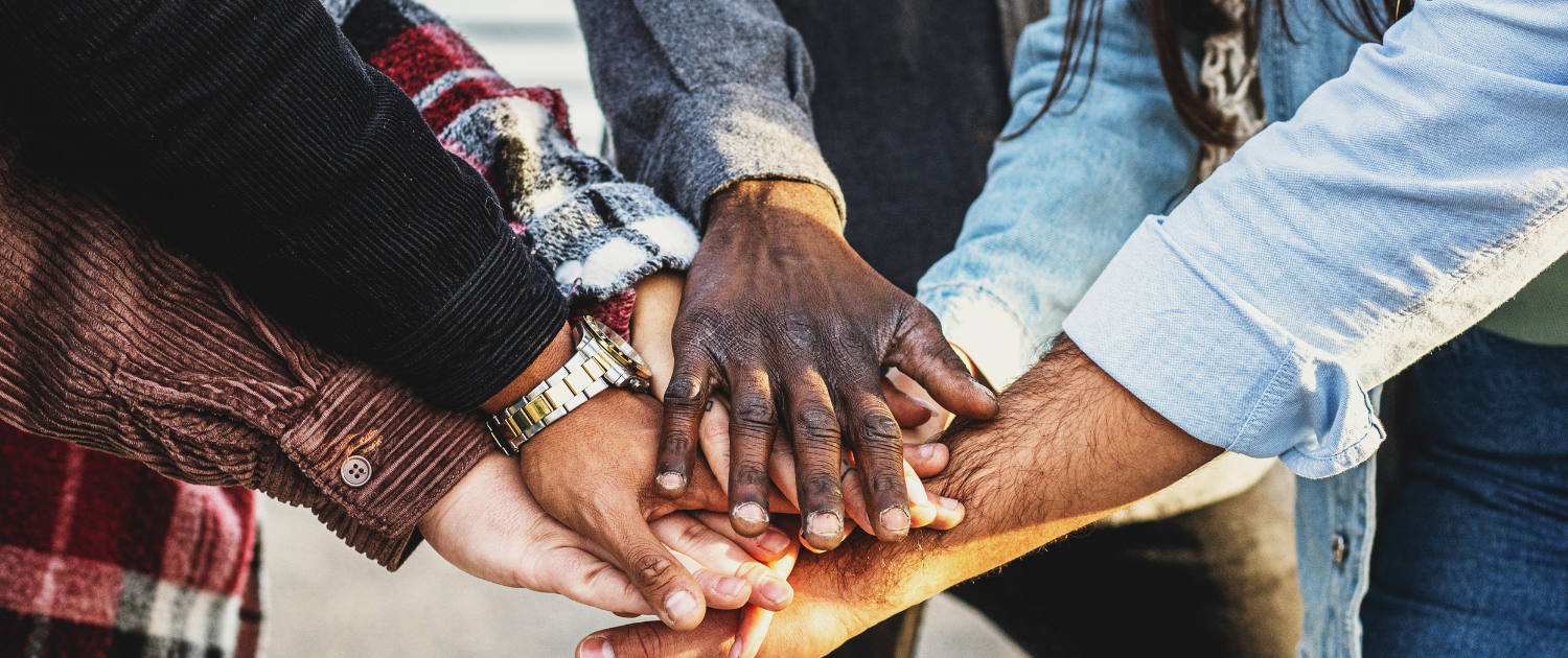A close-up of people's hands

AI-generated content may be incorrect.